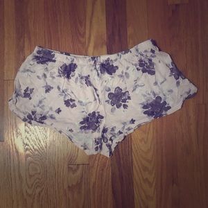 Cute cotton floral shorts